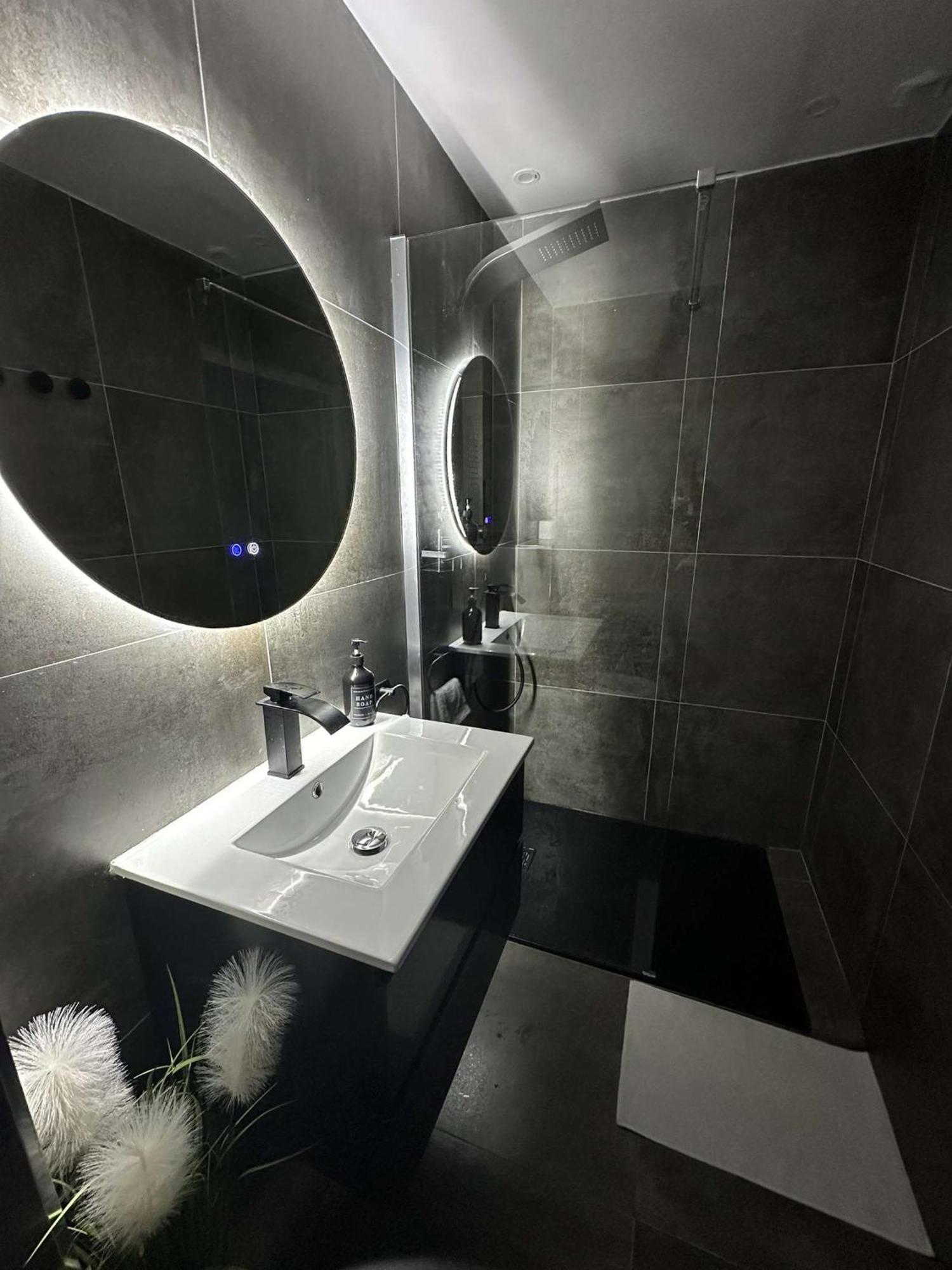 Dima Suite Jacuzzi Privatif Vedène Esterno foto