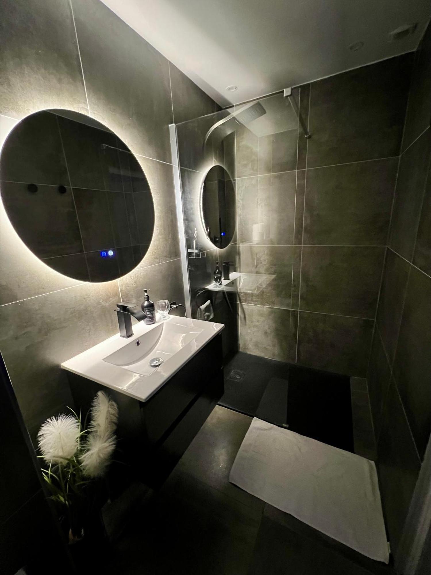 Dima Suite Jacuzzi Privatif Vedène Esterno foto